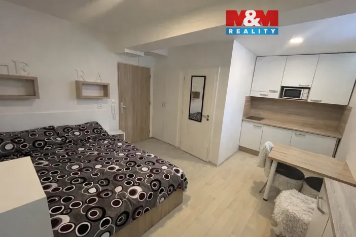 Pronájem bytu 1+kk, Louny, Sladkovského, 28 m2