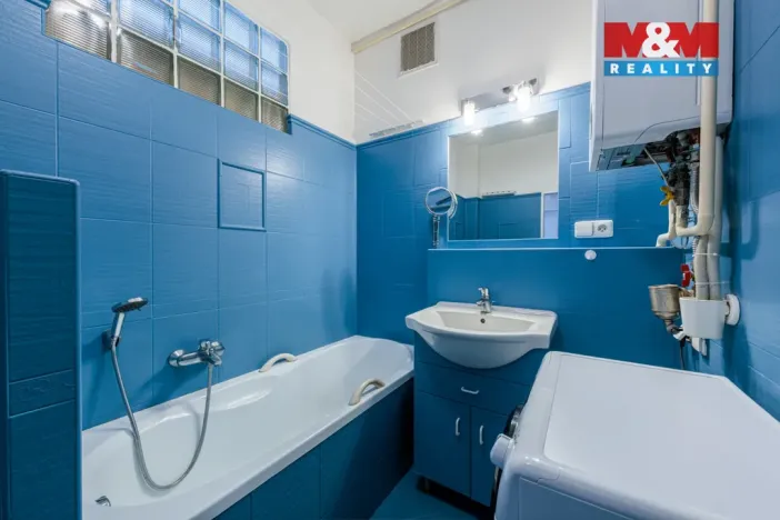 Prodej bytu 3+1, Karlovy Vary - Stará Role, Závodu míru, 73 m2