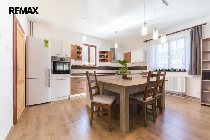 Prodej rodinného domu, Týnec nad Sázavou, 234 m2