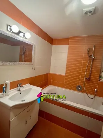 Pronájem bytu 2+1, Včelná, 60 m2