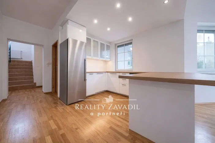 Pronájem rodinného domu, Popovičky, Na Skalce, 271 m2