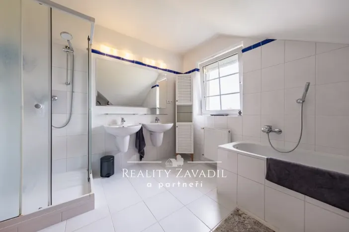 Pronájem rodinného domu, Popovičky, Na Skalce, 271 m2