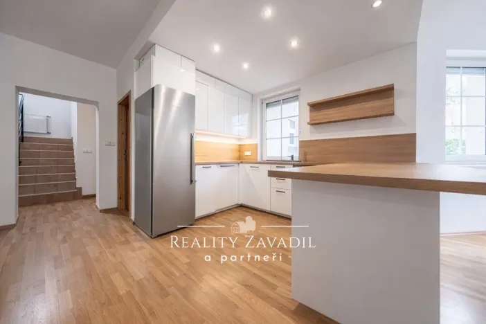 Pronájem rodinného domu, Popovičky, Na Skalce, 271 m2