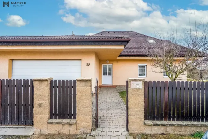 Prodej rodinného domu, Praha - Písnice, V zákopech, 294 m2