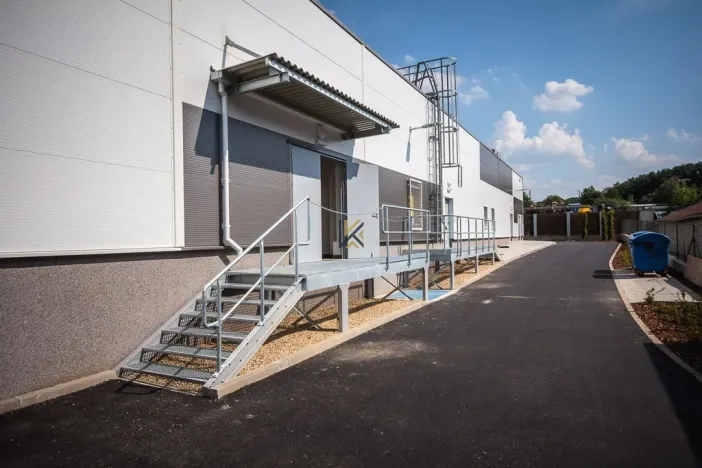 Pronájem obchodního prostoru, Praha - Vysočany, Poděbradská, 151 m2