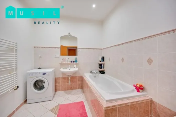 Prodej činžovního domu, Moravský Beroun, náměstí 9. května, 570 m2