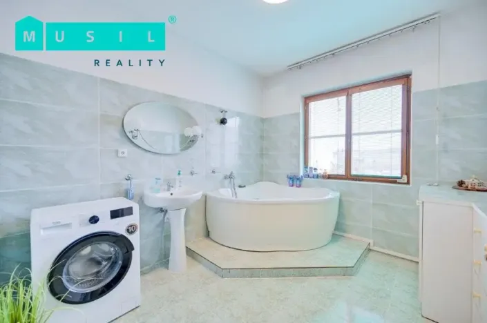 Prodej činžovního domu, Moravský Beroun, náměstí 9. května, 570 m2