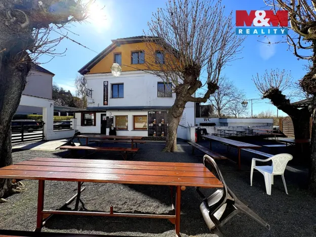Prodej restaurace, Velké Žernoseky, 438 m2