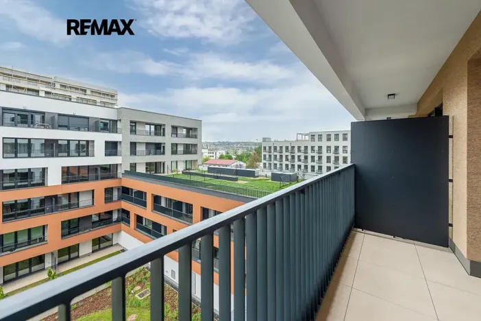 Pronájem bytu 1+kk, Praha - Hloubětín, Poděbradská, 33 m2