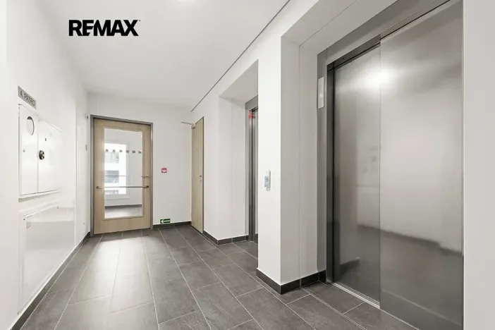 Pronájem bytu 1+kk, Praha - Hloubětín, Poděbradská, 33 m2