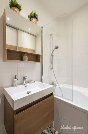 Pronájem bytu 2+kk, Praha - Vršovice, Kodaňská, 58 m2