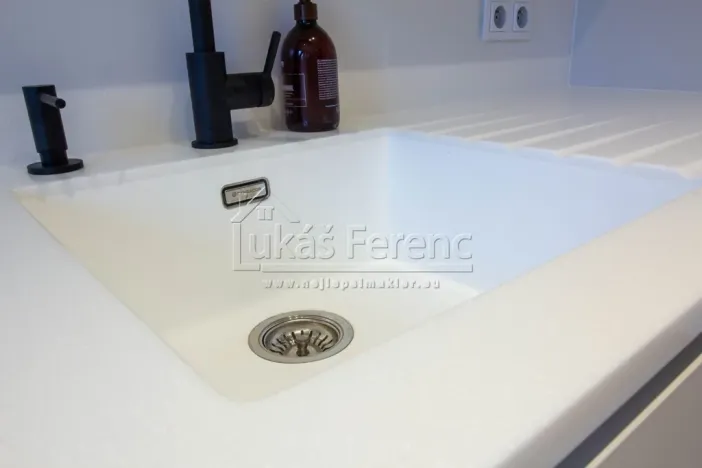 Pronájem bytu 2+kk, Praha - Bubeneč, Lotyšská, 63 m2