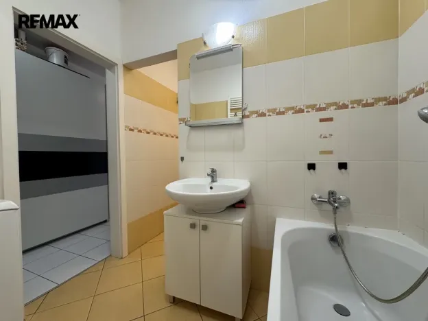 Prodej bytu 2+kk, Olomouc - Nové Sady, Družební, 50 m2