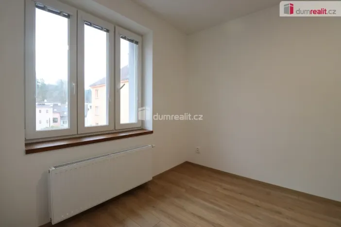 Pronájem bytu 1+1, Dalovice, Májová, 28 m2