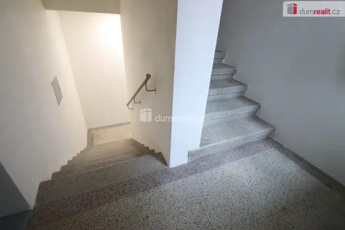 Pronájem bytu 1+1, Dalovice, Májová, 28 m2