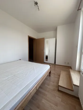 Pronájem bytu 3+kk, Praha - Strašnice, Gutova, 68 m2