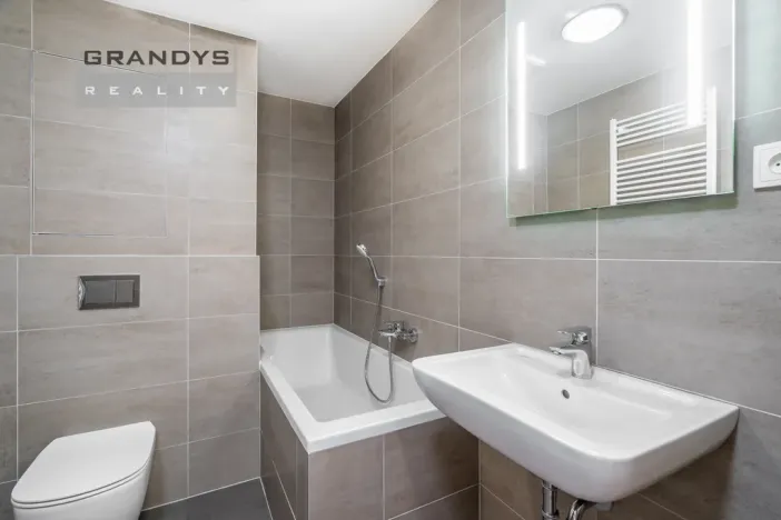 Prodej bytu 1+kk, Praha - Uhříněves, Oty Bubeníčka, 32 m2