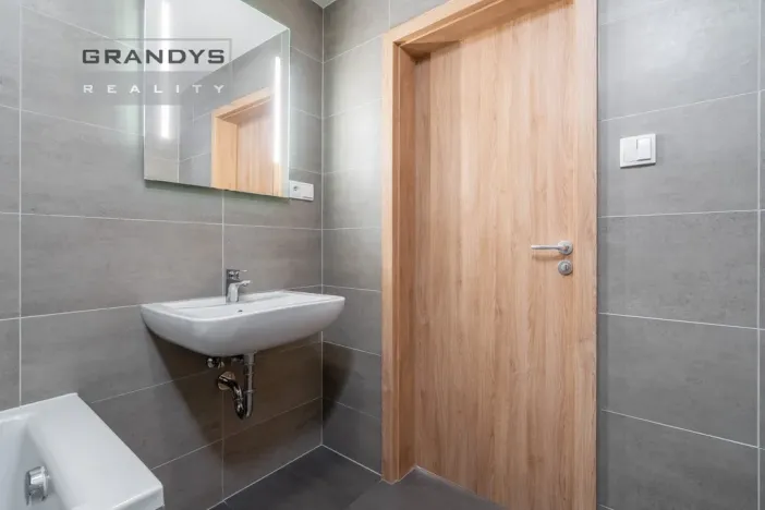 Prodej bytu 1+kk, Praha - Uhříněves, Oty Bubeníčka, 32 m2