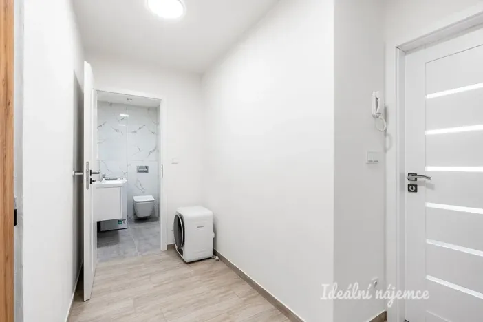 Pronájem bytu 2+kk, Praha - Krč, Horáčkova, 34 m2