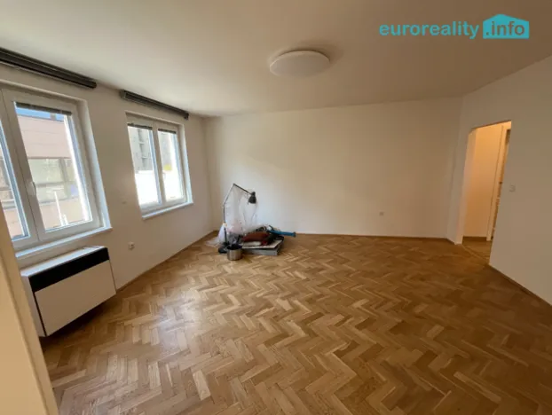 Pronájem bytu 3+kk, Praha, U Svépomoci, 80 m2