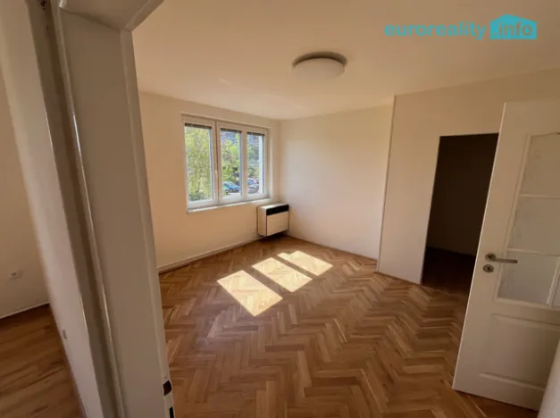 Pronájem bytu 3+kk, Praha, U Svépomoci, 80 m2