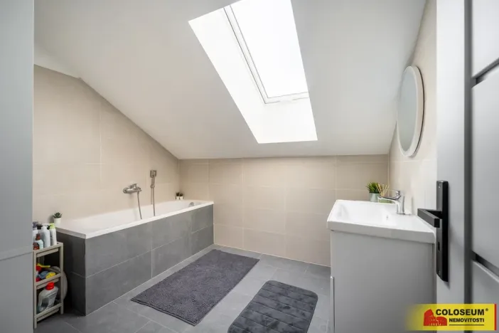 Prodej bytu 3+kk, Hrádek, 107 m2