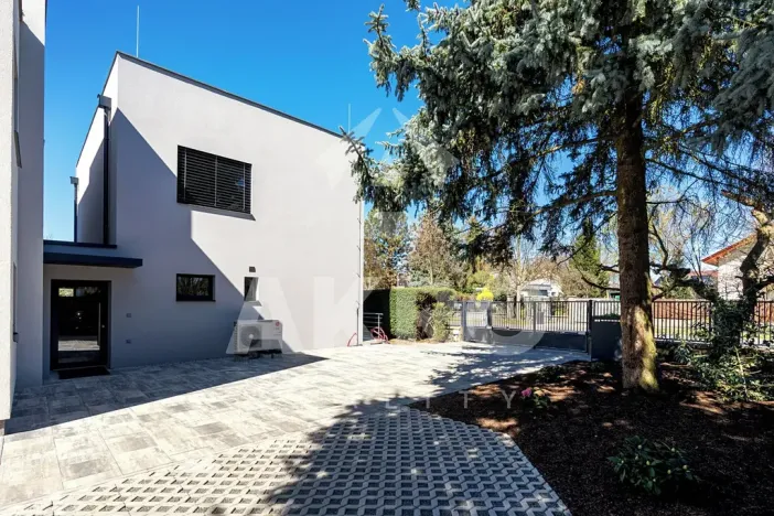 Prodej bytu 4+kk, Praha - Klánovice, Holekova, 158 m2