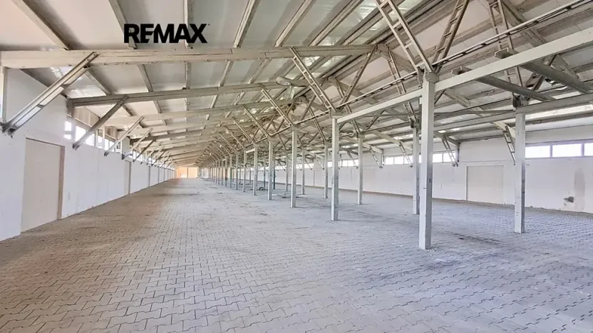 Prodej výrobních prostor, Dolní Chvatliny, 3690 m2