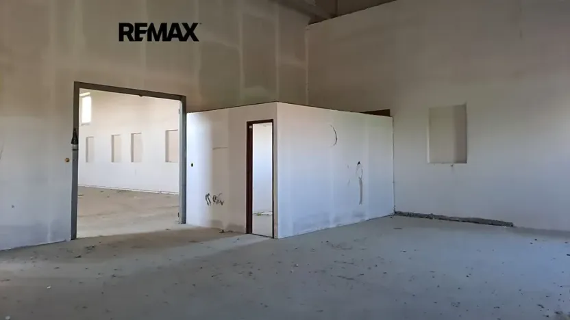 Prodej výrobních prostor, Dolní Chvatliny, 3690 m2