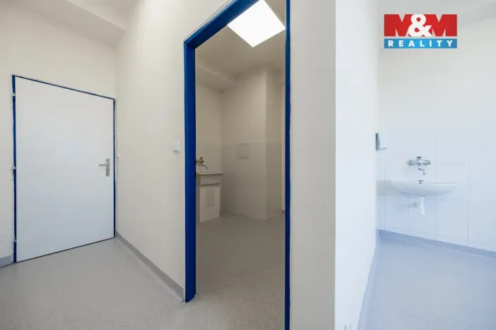 Pronájem obchodního prostoru, Praha - Petrovice, Ohmova, 22 m2