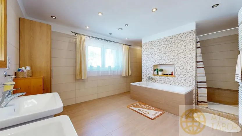 Prodej rodinného domu, Opařany, 169 m2