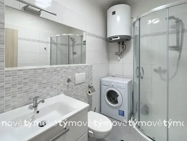 Pronájem bytu 1+kk, Pardubice, Na Okrouhlíku, 27 m2