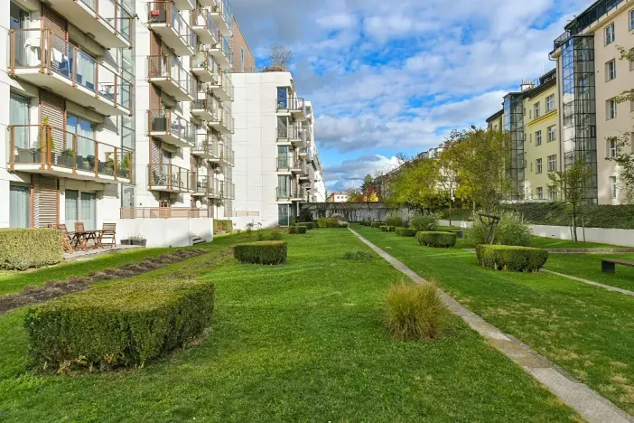 Pronájem bytu 2+kk, Praha - Vinohrady, Korunní, 77 m2