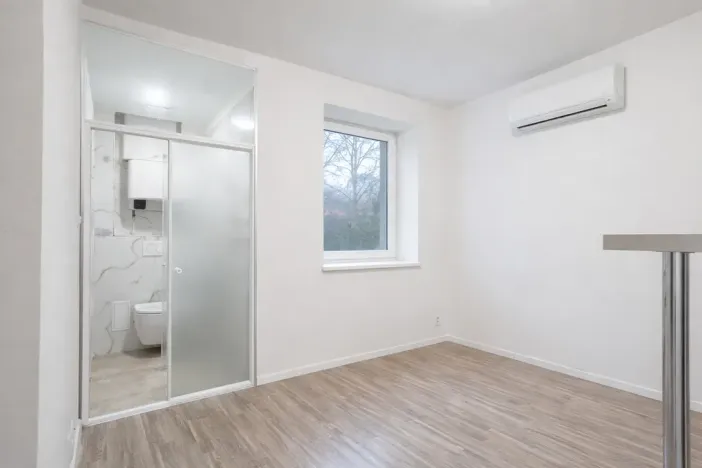 Pronájem bytu 1+kk, Praha, Zbuzanská, 16 m2