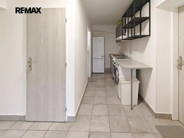 Pronájem atypického bytu, Drahelčice, V Brance, 164 m2