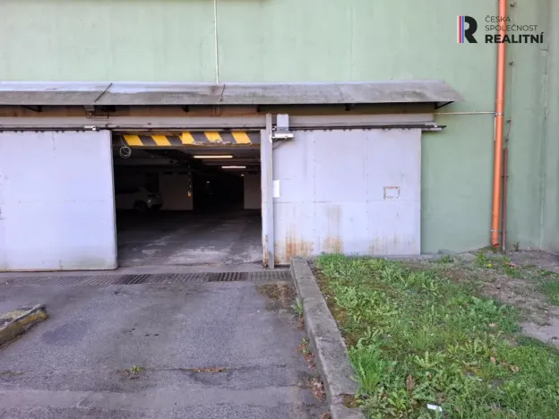 Pronájem garážového stání, Praha - Krč, Štúrova, 17 m2