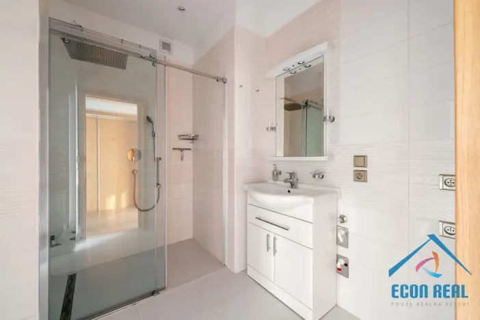 Pronájem bytu 4+kk, Praha - Libeň, Na rozcestí, 128 m2