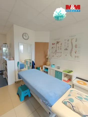 Pronájem obchodního prostoru, Tišnov, nám. Komenského, 26 m2