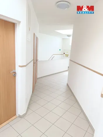 Pronájem obchodního prostoru, Tišnov, nám. Komenského, 26 m2