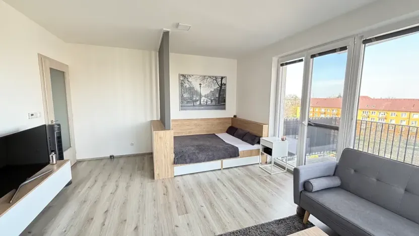 Pronájem bytu 1+kk, Pardubice, Pod Vinicí, 36 m2