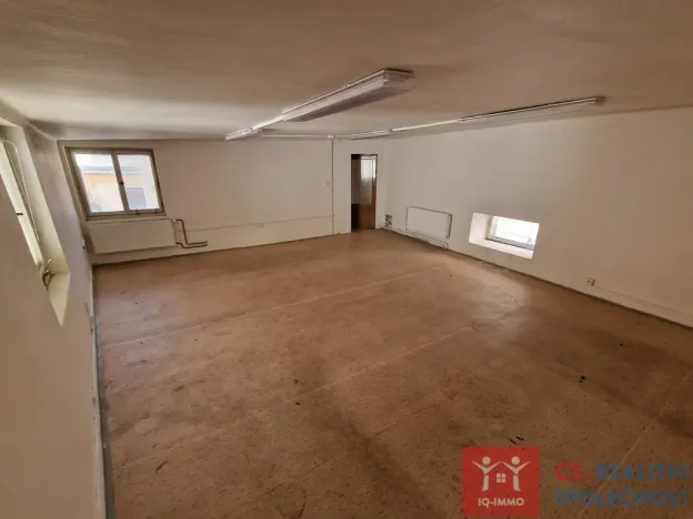 Pronájem obchodního prostoru, Znojmo, Divišovo náměstí, 120 m2