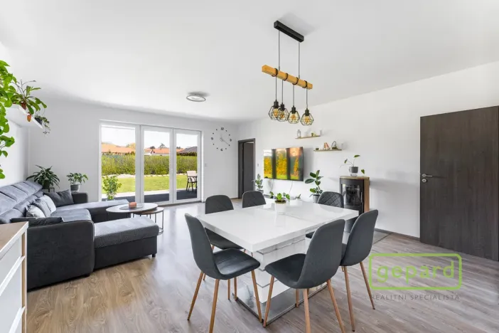 Prodej rodinného domu, Krakovany, 115 m2