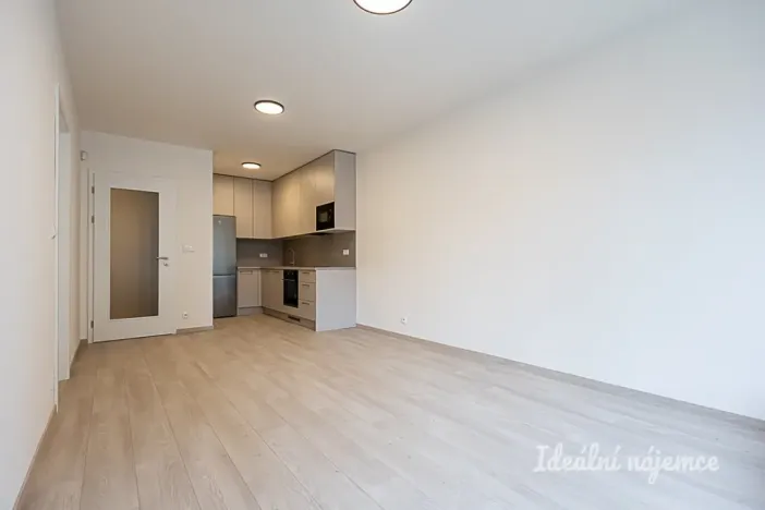 Pronájem bytu 2+kk, Praha - Vysočany, Poděbradská, 55 m2