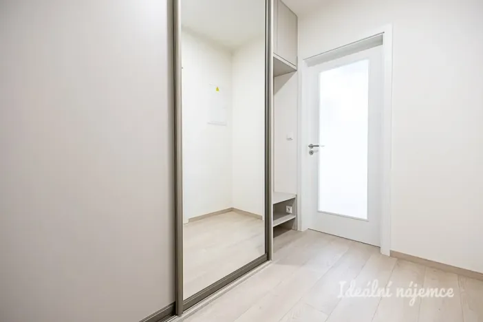 Pronájem bytu 2+kk, Praha - Vysočany, Poděbradská, 55 m2