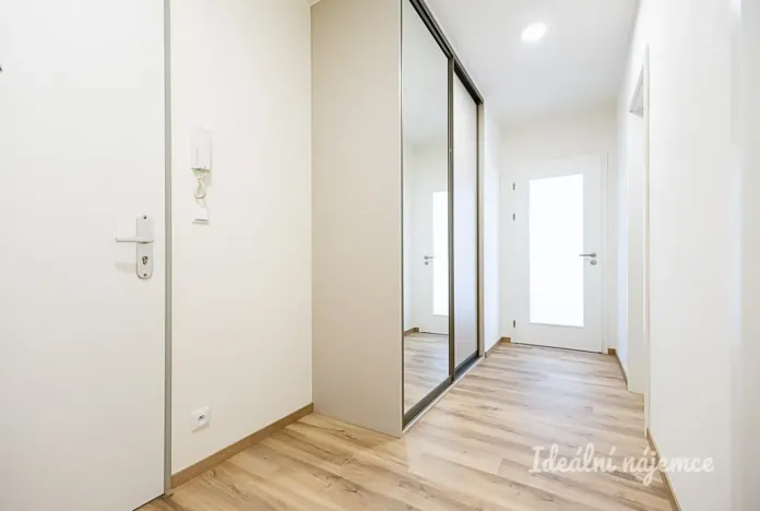 Pronájem bytu 2+kk, Praha - Vysočany, Poděbradská, 50 m2