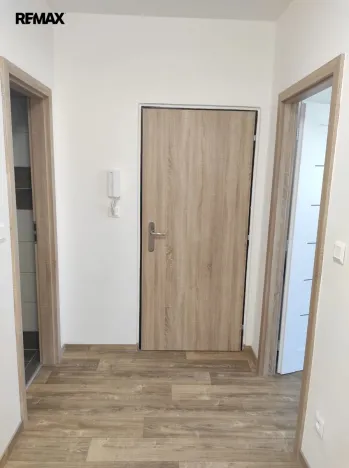 Pronájem bytu 2+1, Karlovy Vary - Stará Role, Okružní, 50 m2