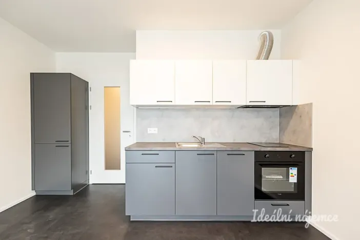 Pronájem bytu 1+kk, Praha - Vysočany, Poděbradská, 31 m2