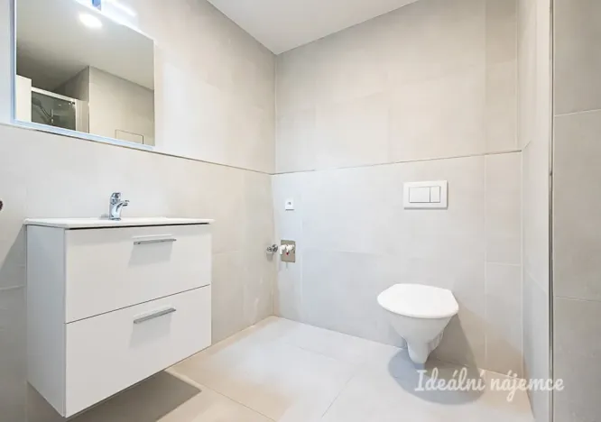 Pronájem bytu 1+kk, Praha - Vysočany, Poděbradská, 31 m2