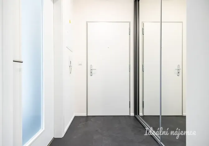 Pronájem bytu 1+kk, Praha - Vysočany, Poděbradská, 31 m2