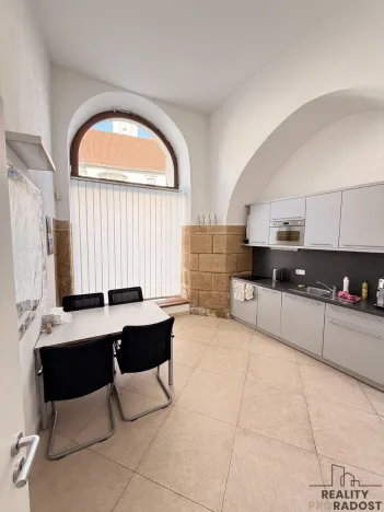 Pronájem kanceláře, Olomouc, Dolní náměstí, 204 m2